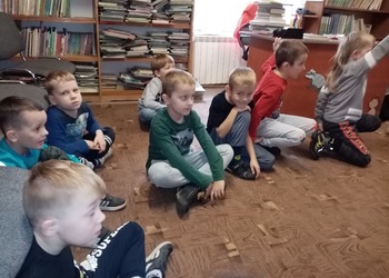 Klasy I z wizytą w bibliotece.