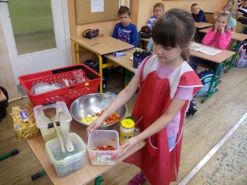 Jesienne sałatki klas pierwszych.