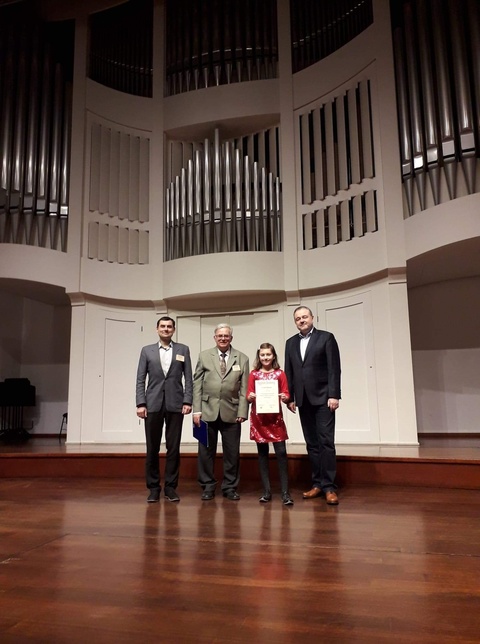 SUKCESY WOKALNE UCZENNIC SZKOŁY PODSTAWOWEJ