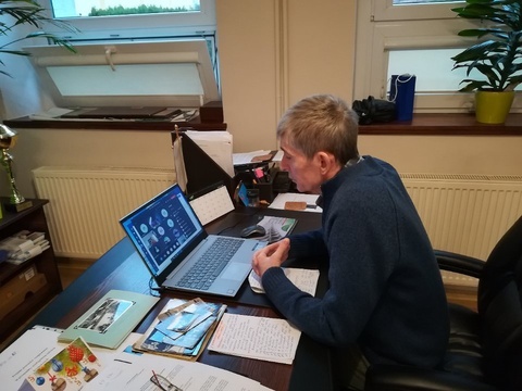 Nauczanie zdalne z udziałem zaproszonych gości.