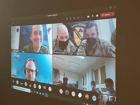 Lekcja online z żołnierzami USA i przedstawicielami Narodowego Centrum Bezpieczeństwa Cyberprzestrzeni