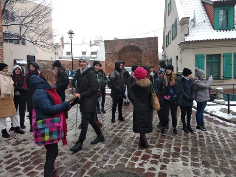 Wycieczka do Torunia licealistów i klasy 7b.