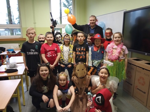 Zabawa karnawałowa klasy 2c.