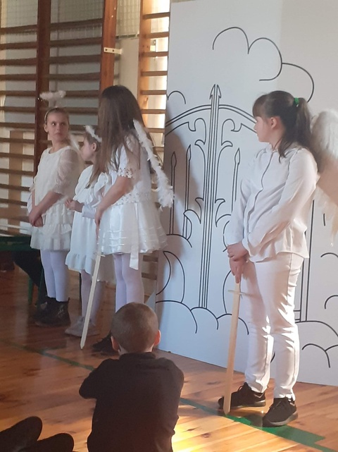 W szkole trwają wielkopostne rekolekcje. 