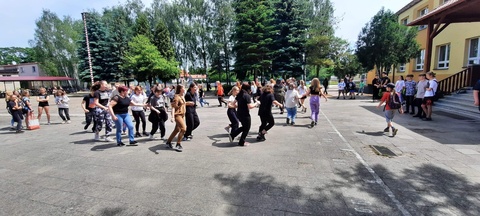 Roztańczona przerwa w ZSO.