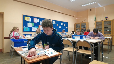 Lekcja fizyki z Lego Educations.