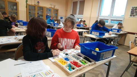 8a uczyła sie o przekładni zębatej.