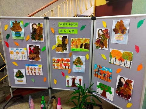 Wystawa prac plastycznych uczniów klas 2b i 3a