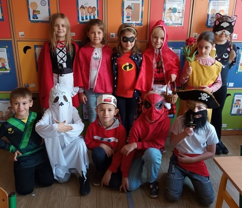 Międzynarodowy Dzień Postaci z Bajek w klasach pierwszych.