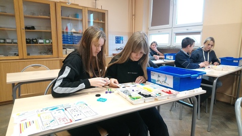 Przekładnia kątowa na lekcji fizyki w 7a