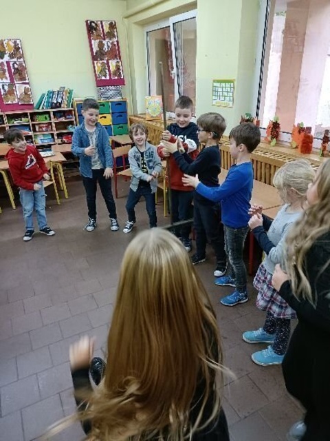 Zabawa andrzejkowa w klasie 2b.