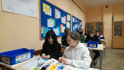 8a uczyła się o przekładni kątowej.