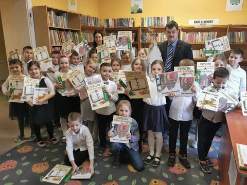 Pasowanie klas pierwszych na czytelnika