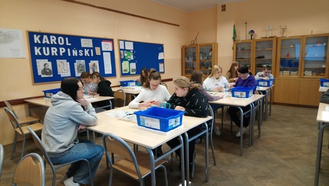 7a budowała samochód na fizyce.