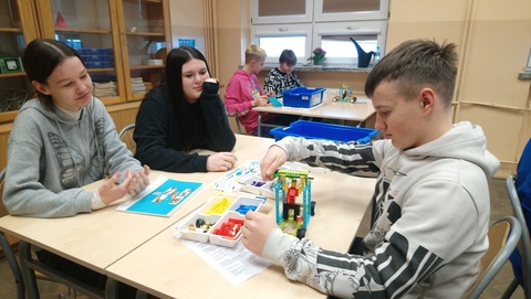 Fizyka w 8b z Lego Education po raz kolejny.