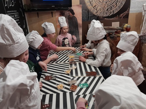 Wycieczka uczniów klas 4 z okazji Dnia Kobiet.