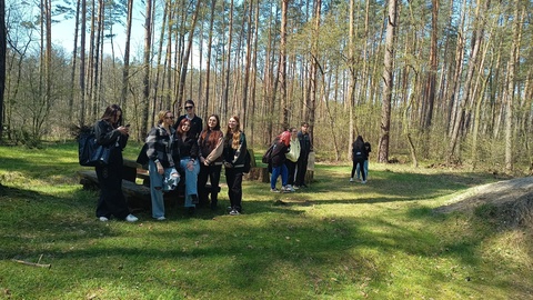 Pożegnanie klasy 4LO przez licealistów.