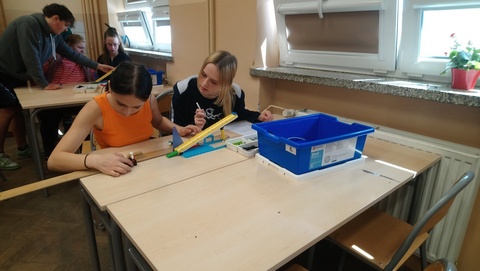 Budowa stoku narciarskiego na fizyce