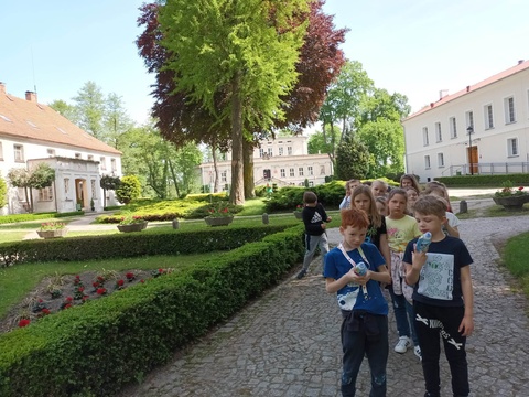 Klasa IB szukała matematyki w parku