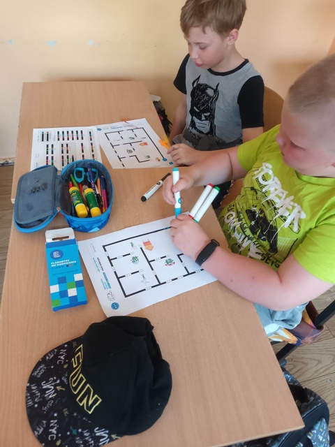 2a z ozobotami utrwala wiadomości o pszczołach