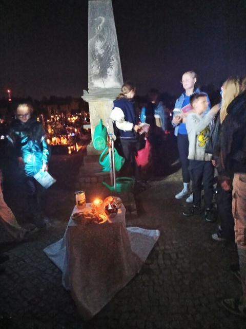 Wieczorne czytanie „Dziadów”