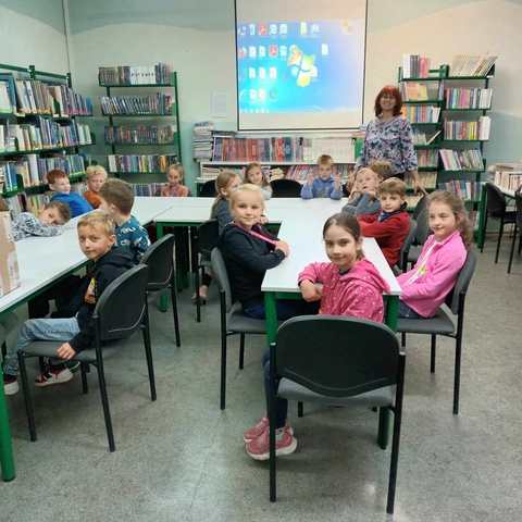 Wizyta w szkolnej bibliotece klasy 2b