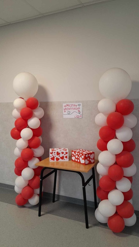 Walentynkowa poczta w LO.
