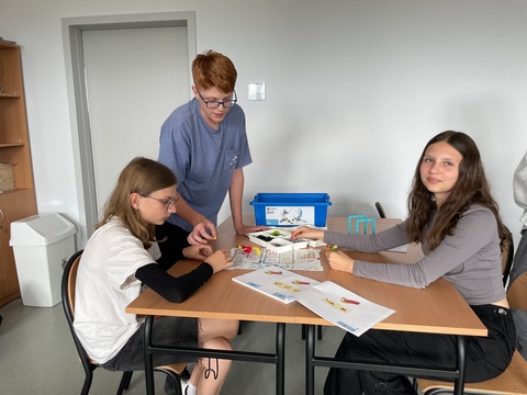 Ruch napędzany przez akrobate na fizyce w 7c