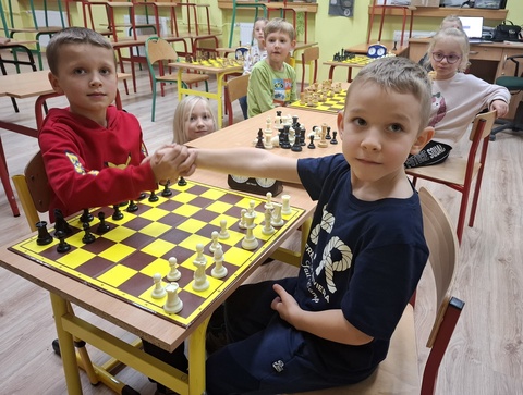 Pierwszaki przy szachownicach