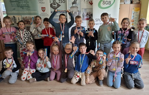 Klasa I b przy szachownicach