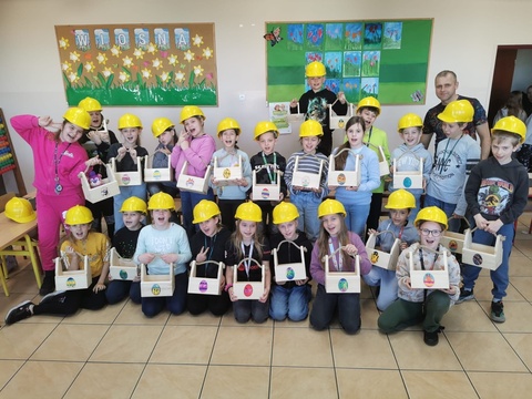 Trzecioklasiści w świecie drewna – szkolna pracownia rzemieślnicza w akcji