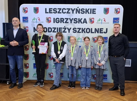 Najmłodsi przy szachownicach