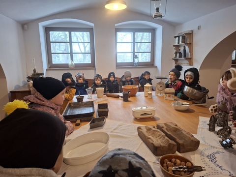 Klasa I b poznaje świąteczne tradycje