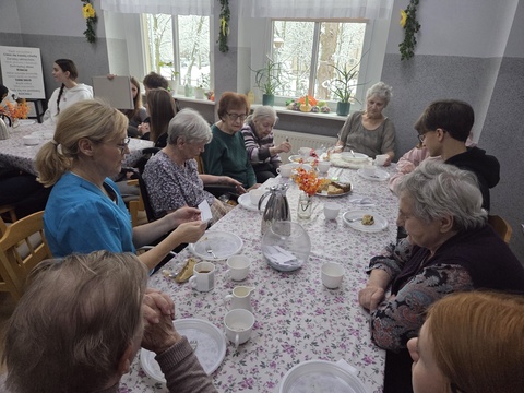 Uczniowie liceum z wizytą w DPS w Lesznie.