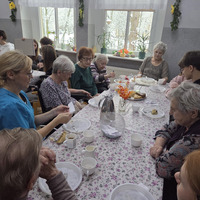 Uczniowie liceum z wizytą w DPS w Lesznie.