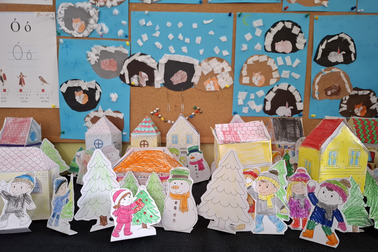 Kartonowe miasteczko w klasie 1 b